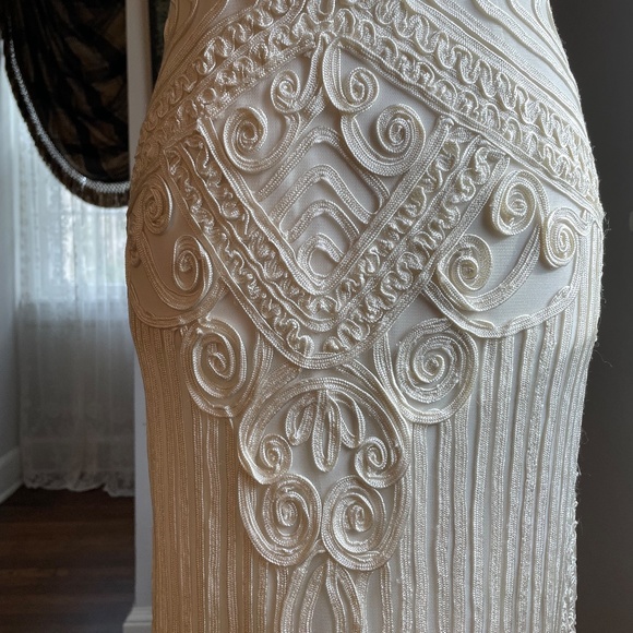 Designer Cache Elegant Sheath Amazing Applique - Picture 9 of 16